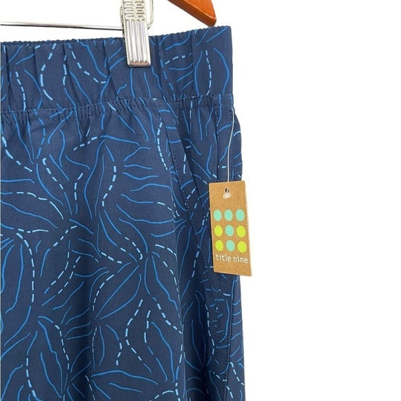 Title Nine Slaycation 2.0 Cropped Pants Kiyoshi Petite Midnight Print Blue NWT - Picture 4 of 10